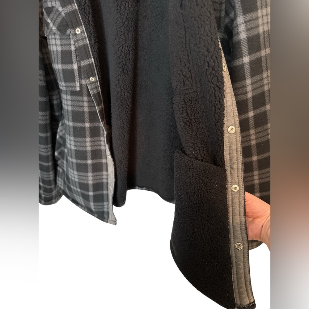 Voyager Fleece Lined Plaid Jacket Shacket Men’s Medium Black Gray Snap Front NWT - Picture 8 of 9